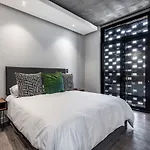 504 The Signature, De Waterkant
